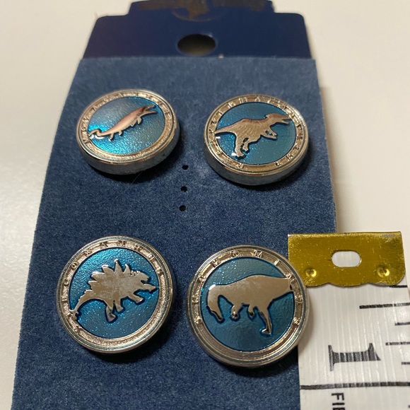 Universal Studios Jurassic World Blue Pin Set New - Picture 4 of 12